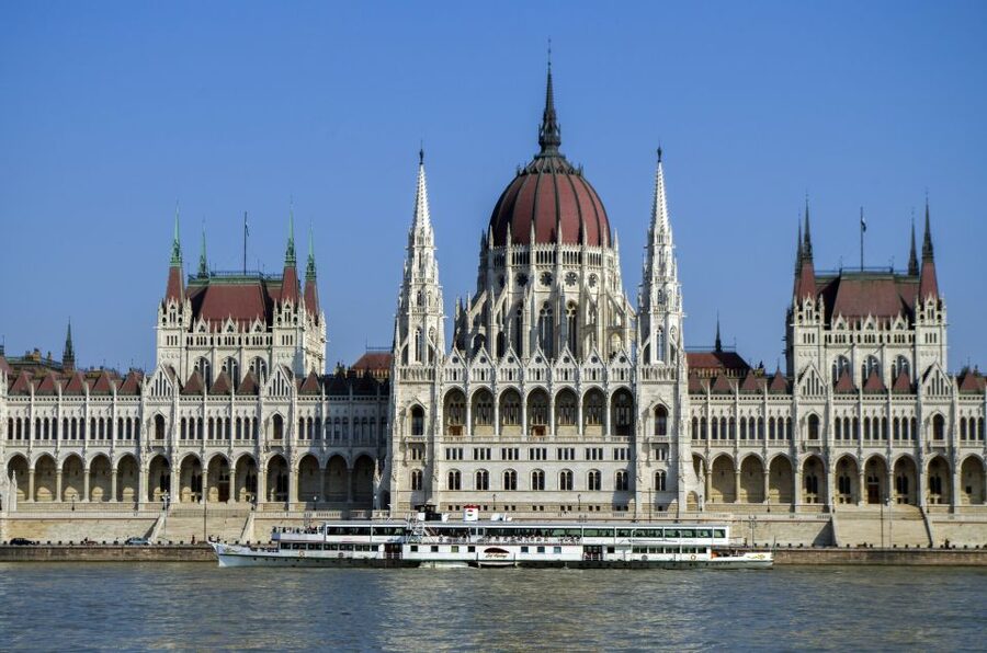 Budapest: Sightseeing Cruise on the Danube - Who should book this Danube sightseeing cruise