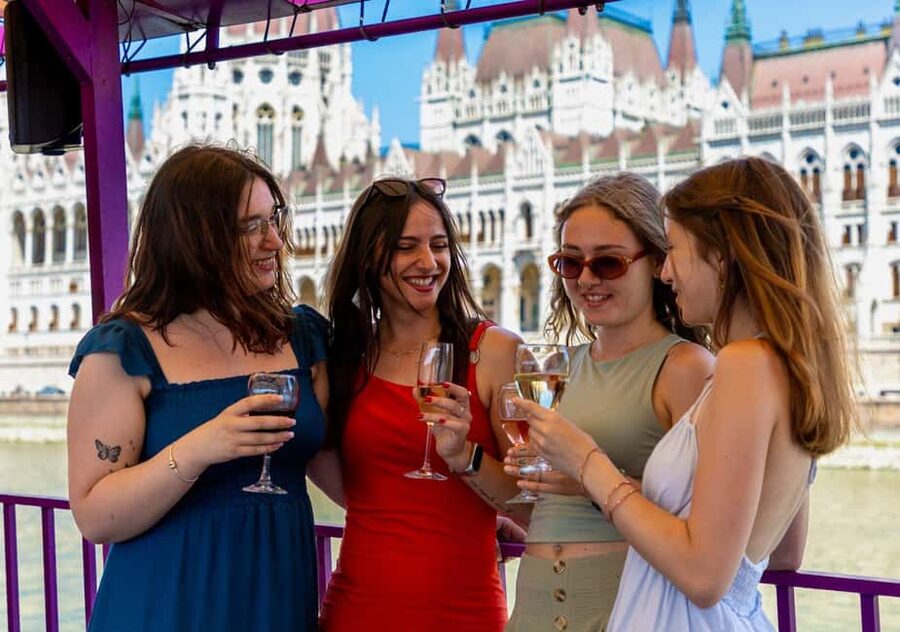 Budapest Sightseeing Cruise with Welcome Drink - Key Things to Know Before You Go