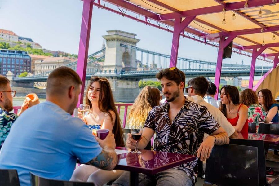 Budapest Sightseeing Cruise with Welcome Drink - Who This Budapest Cruise Is Best For