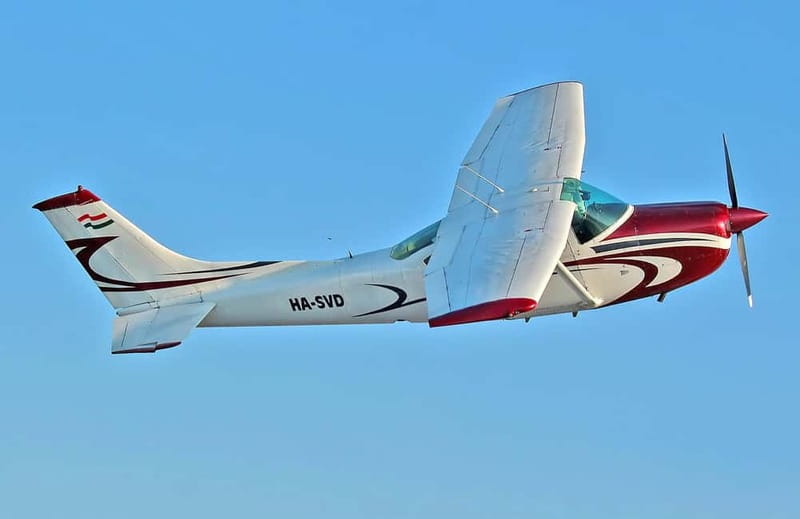 Budapest Sightseeing Flight with Cessna C172 - From Budaörs Airport (LHBS): what the start of the flight feels like