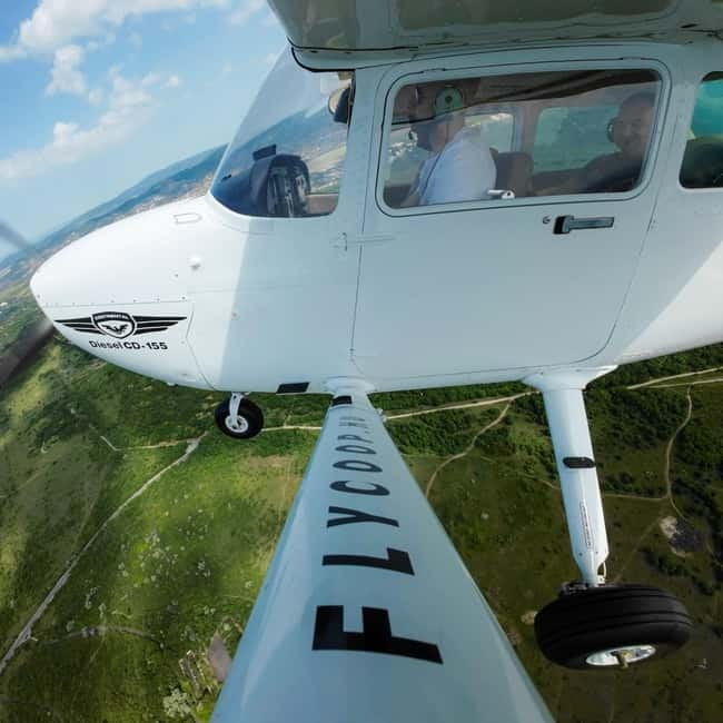 Budapest Sightseeing Flight with Cessna C172 - Inside the Cessna C172: small-aircraft comfort and what it implies