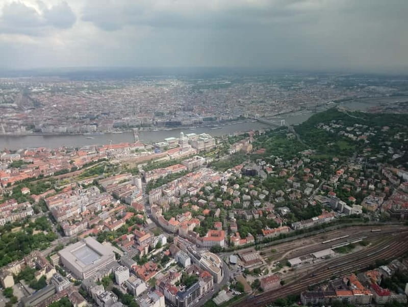 Budapest Sightseeing Flight with Cessna C172 - The view plan: Parliament, Buda Castle, Fisherman’s Bastion, Chain Bridge