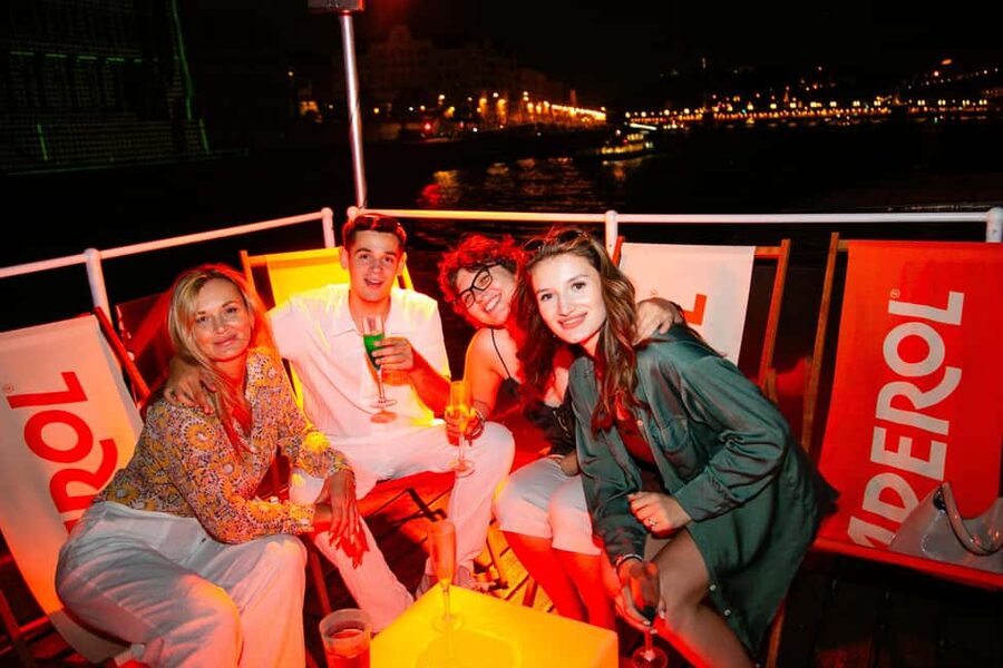 Budapest: Sightseeing River Cruise with Unlimited Cocktails - Why a Danube sunset cruise with unlimited Prosecco works in Budapest