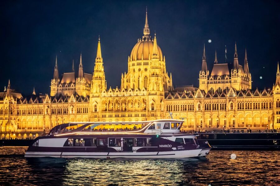 Budapest: Sightseeing Tour by Boat - Passing Buda Castle: River-Level Views You Can Actually Use