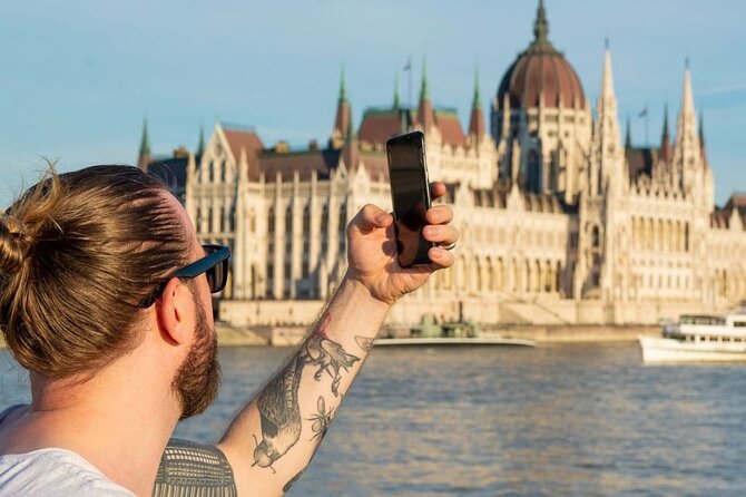 Budapest Sip and Sail Danube Cruise with Unlimited Prosecco - The Twilight Route: Buda Castle, Parliament, and the Chain Bridge