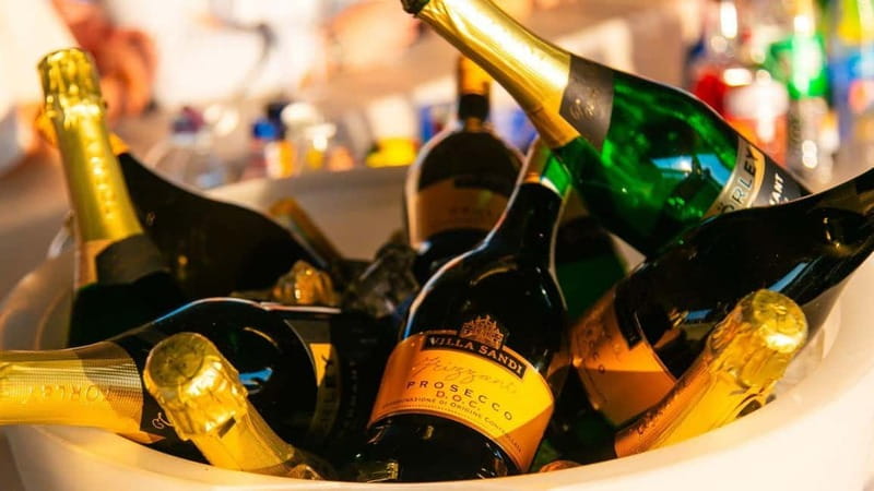 Budapest: Sip and Sail River Cruise with Unlimited Prosecco - Key highlights at a glance