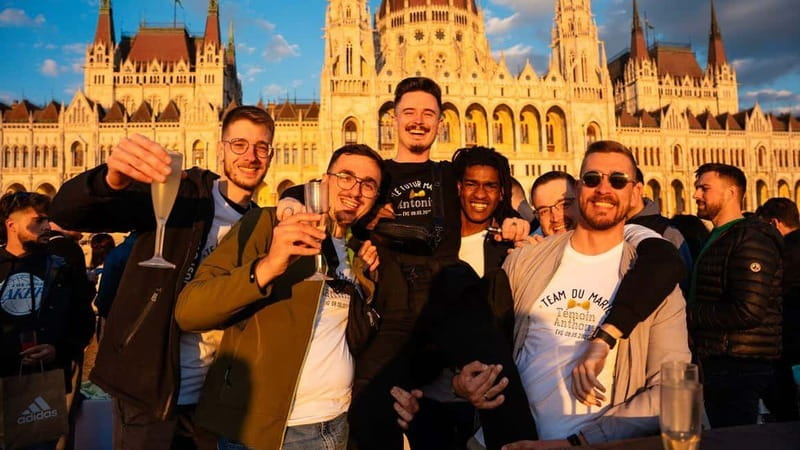 Budapest: Sip and Sail River Cruise with Unlimited Prosecco - Timing, sunset quality, and photo strategy