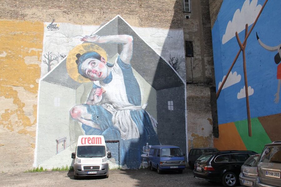 Budapest: Street Art Tour - Small group size: easier questions, better flow