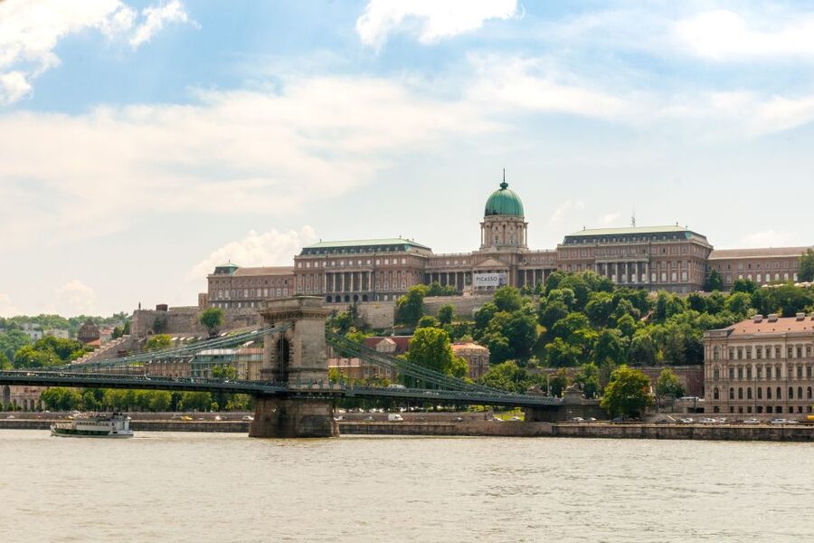 Budapest: Summer Brunch & Cruise with Prosecco or Cake - Getting Onboard at Akadémia Dock 2 (and How to Not Miss It)