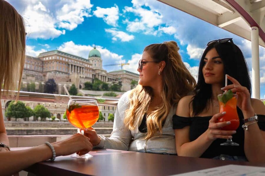 Budapest: Sunset Cocktail Cruise - Why Budapest Sunset Looks Different From the Danube