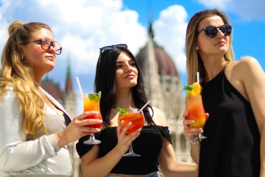 Budapest: Sunset Cocktail Cruise - Upper Deck for Photos, Lower Deck for Comfort