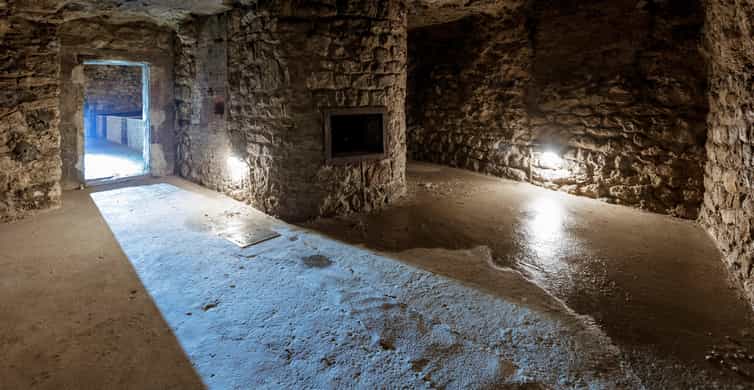Budapest: The WWII Siege of Buda Castle & Bomb Shelter Tour - Why Buda Castle caves turn WWII into something you can feel