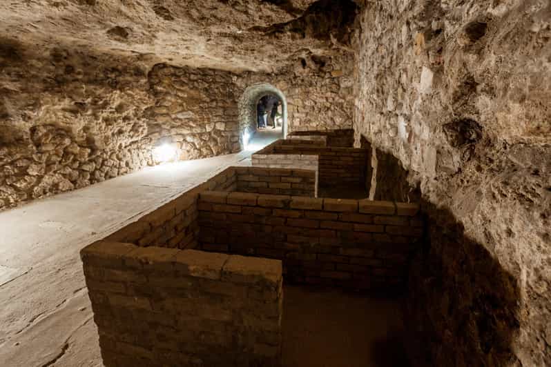 Budapest: The WWII Siege of Buda Castle & Bomb Shelter Tour - The cellar and authentic bomb shelter visit: survival in cold, darkness, and crowding