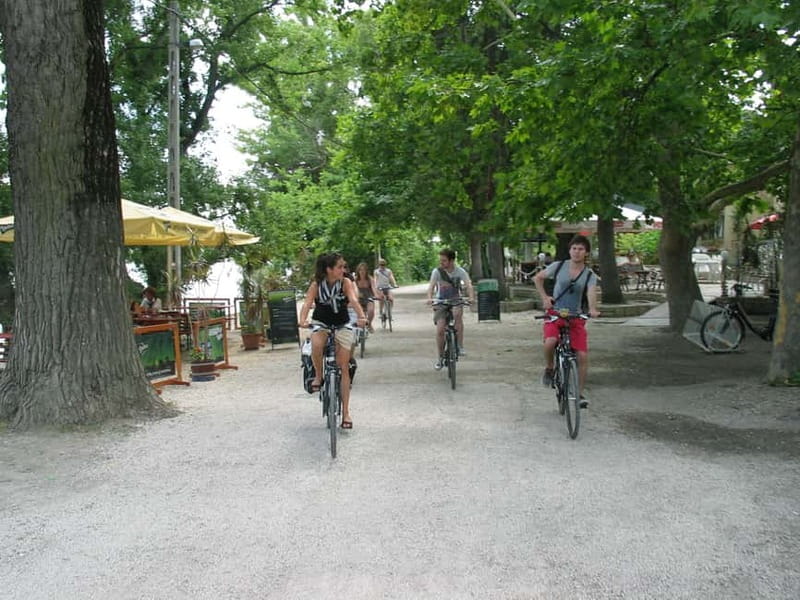Budapest to Szentendre e-Bike Tour with a local guide - Szentendre, medieval charm with a local guide and real time to wander