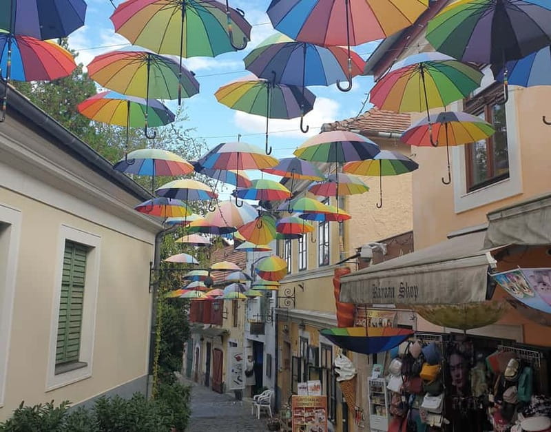 Budapest to Szentendre e-Bike Tour with a local guide - Meeting point and what the first hour feels like in Budapest