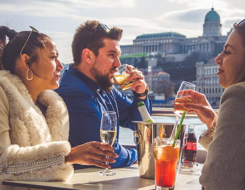 Budapest: Unlimited Drink Cruise - Service quality: fast table service or occasional slowdowns