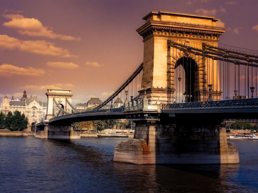 Budapest: Unlimited Prosecco and Wine Sightseeing Cruise - Why This Danube Cruise Works for a First Night in Budapest