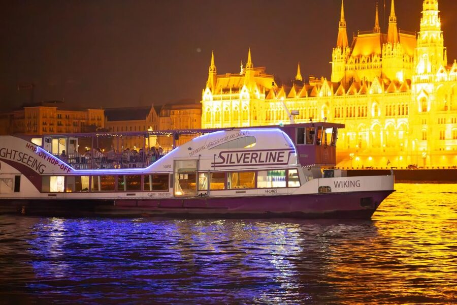 Budapest: Unlimited Prosecco and Wine Sightseeing Cruise - Atmosphere, Music, and How This Sets Up Your Night Out