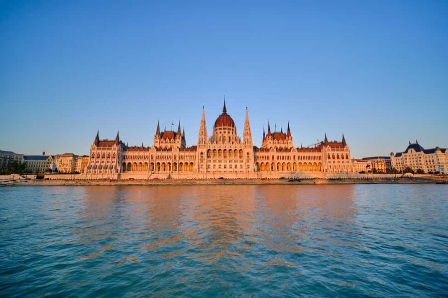 Budapest: Unlimited Prosecco & Aperitivo Sightseeing Cruise - Key Things You Should Know