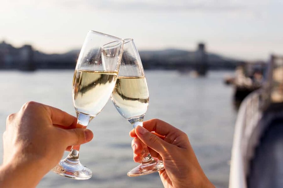 Budapest: Unlimited Prosecco & Aperitivo Sightseeing Cruise - One Hour of Danube Views with Unlimited Prosecco and Aperol Spritz