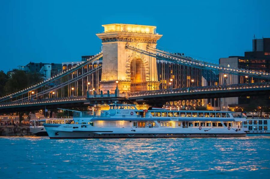 Budapest: Unlimited Prosecco & Aperitivo Sightseeing Cruise - Planning Around the Parliament Lights (The One Timing Detail That Changes Everything)