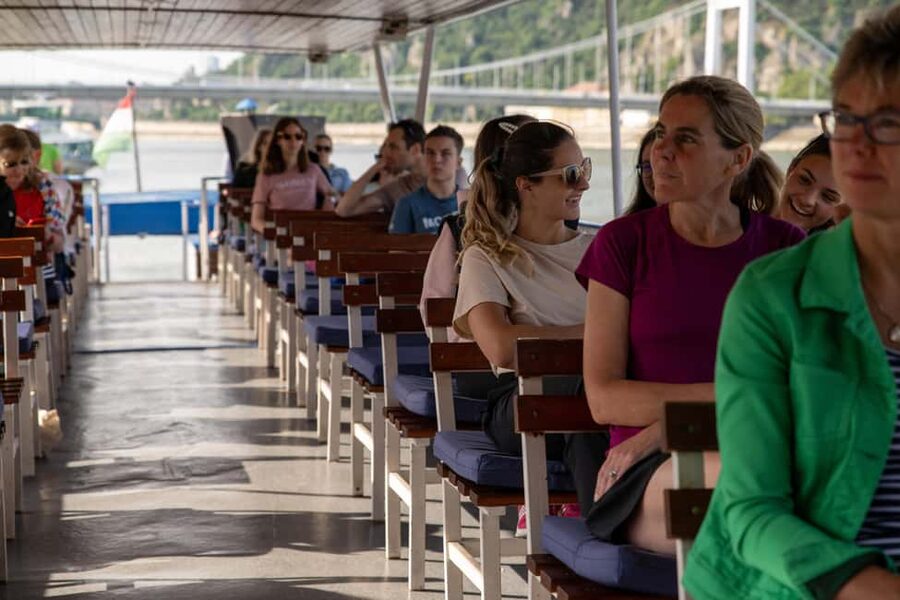 Budapest: Unlimited Prosecco & Aperitivo Sightseeing Cruise - Where You Board with Mahart Cruises (and Why the Meeting Point Matters)