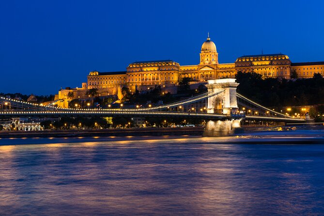 Budapest: Unlimited Prosecco, Beer & Aperol Spritz Cruise - The Danube night route: Buda Castle and Parliament lighting effects