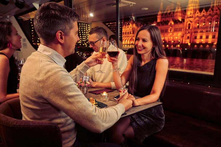 Budapest: Valentine’s Day Dinner Cruise with Piano Show - Should you book this Valentine’s Day dinner cruise on the Danube?