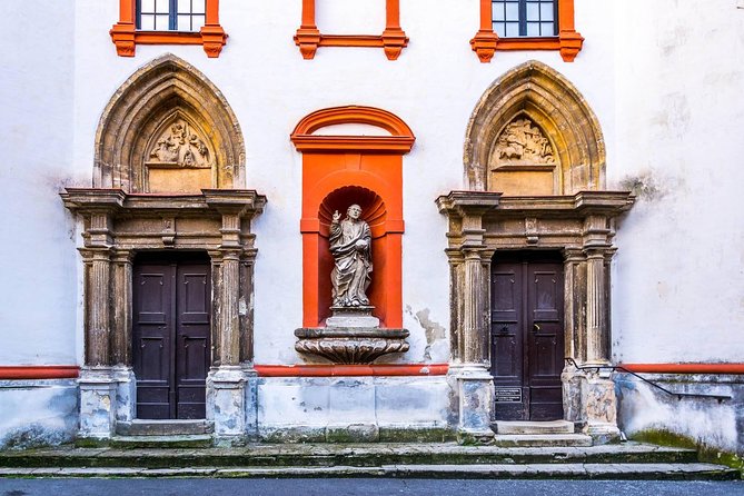 Budapest-Vienna One-Way Sightseeing Transfer - Who should book this transfer, and who might want something else