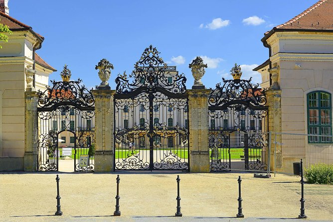 Budapest-Vienna One-Way Sightseeing Transfer - The small-group ride, luggage space, and why the comfort matters