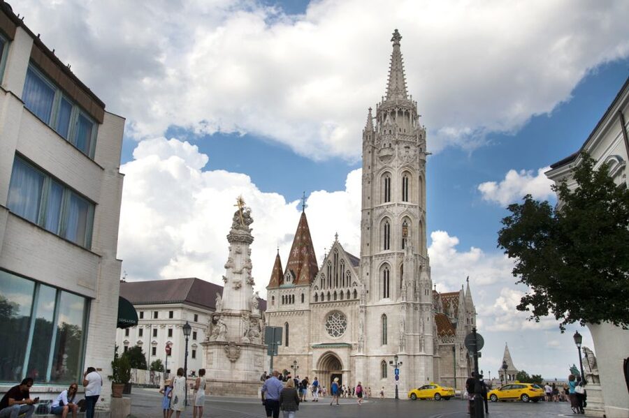 Budapest: Walking Tour in German - Chain Bridge area and the Danube crossing you will actually feel