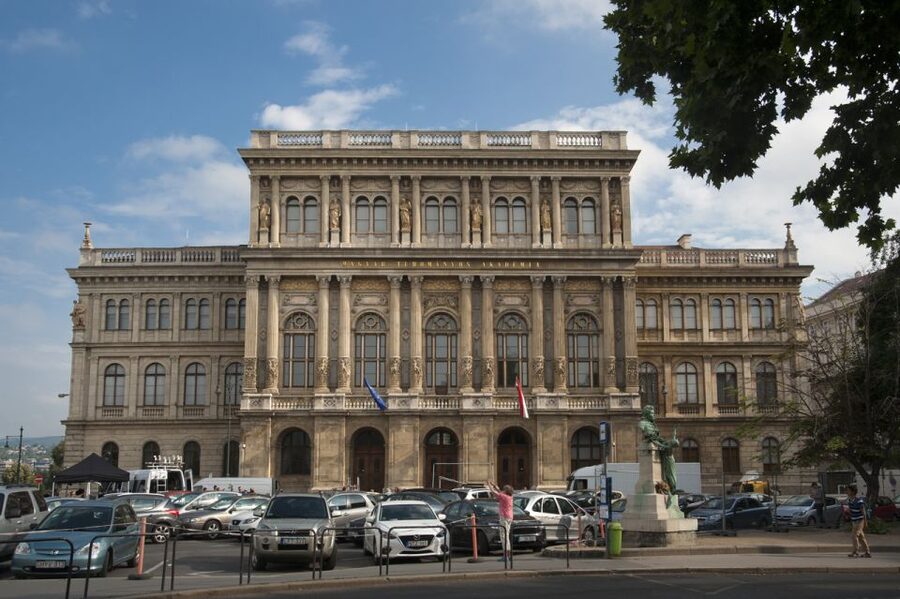 Budapest Walking Tour with a Professional Local Guide - A Fast Way to Understand Budapest, Pest and Buda