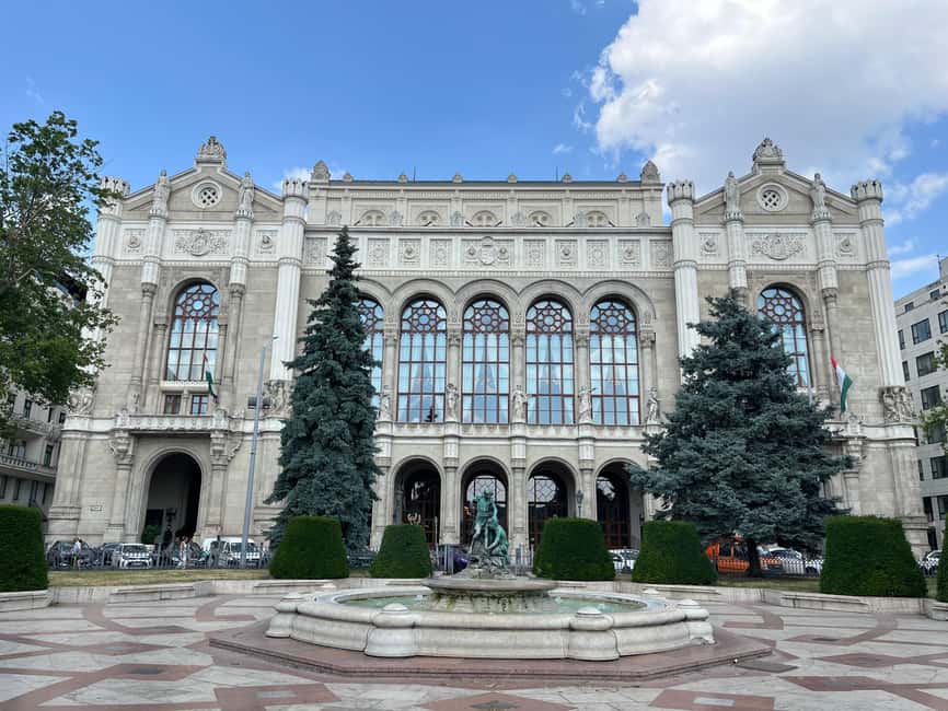 Budapest: Walking Tour with Chimney Cake & Polaroid Photos - Elizabeth Square sights, including the Danubius Fountain and Budapest Eye