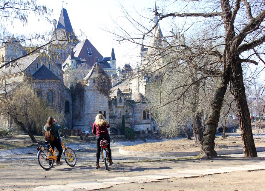 Budapest ❤️Winter Bike Tour with Coffee Stop❤️ - The Included Café Stop: Pastry, Coffee or Tea, and a Reset
