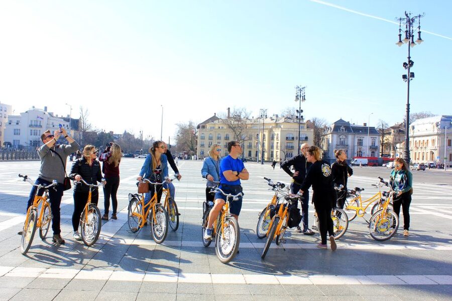 Budapest ❤️Winter Bike Tour with Coffee Stop❤️ - Heroes’ Square and City Park: Winter Walking Without the Exhaustion