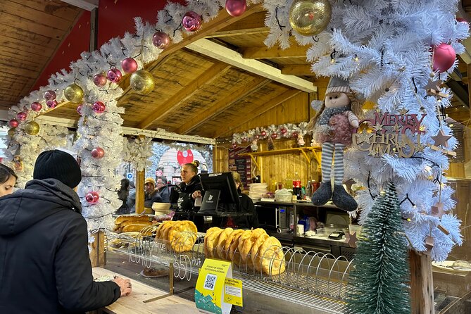 Budapest Wonderland - A Christmas Market Tour with Chimney Cake & Mulled Wine - Gresham Palace area and landmark passing: small detours, big payoffs