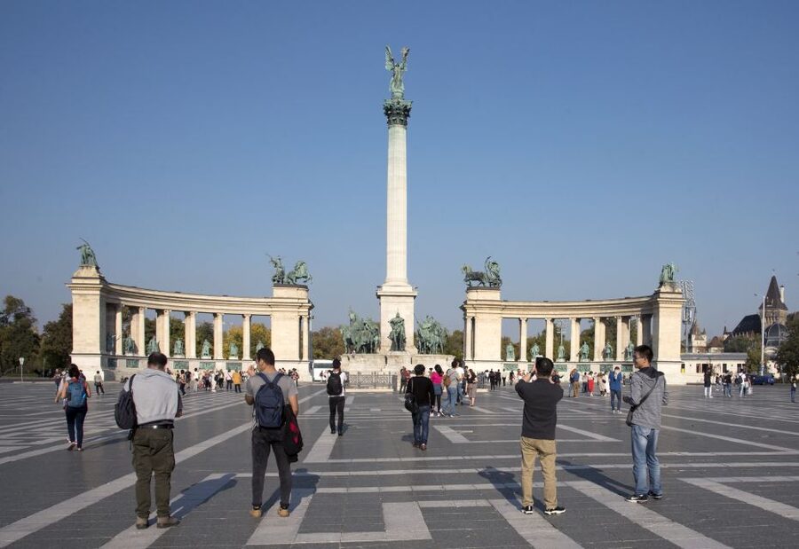 Castle District & Pest Driving Tour with Danube River Cruise - Language, group flow, and how to get more from the guide