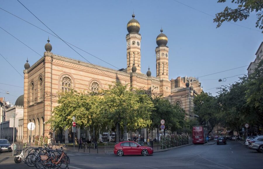 Castle District & Pest Driving Tour with Danube River Cruise - Getting the skyline: St. Gellért Hill and Citadel after the old town