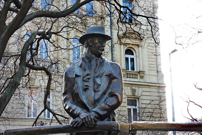 Communism in Hungary with a Historian - Ending at Bambi Café: coffee, Cold War vibes, and an unchanging room