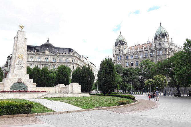 Comprehensive sightseeing tour - Heroes’ Square to Vajdahunyad Castle: the story starts in grand style