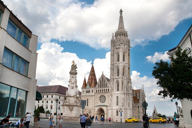 Comprehensive sightseeing tour - Buda Castle, Sandor Palace, and the river-view payoff