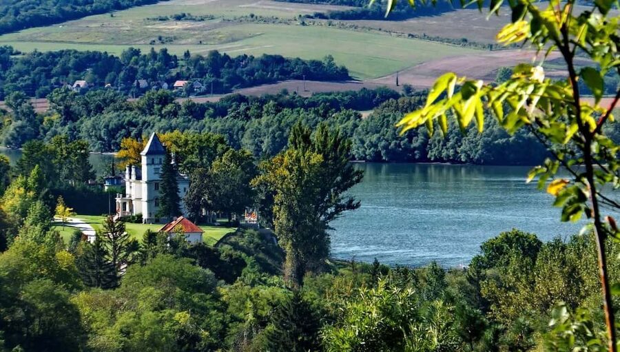Danube Bend Day Trip - Nature Escape to Zebegény - Zebegény Photo Stop and the Quick Village Stretch