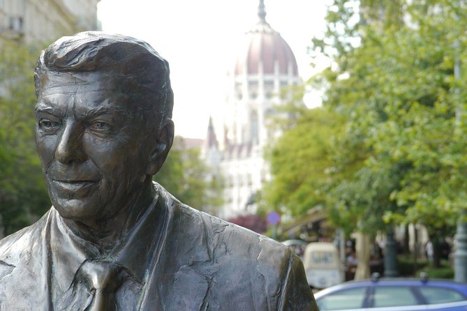 Downtown Pest Walking Tour - The Jewish landmarks near St. Stephen’s: community, status, and civic impact