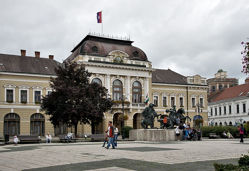 Eger, home to Bull's Bood, a private tour with winetaste - Eger’s mix of castle views, Ottoman minaret, and Bull’s Blood wine