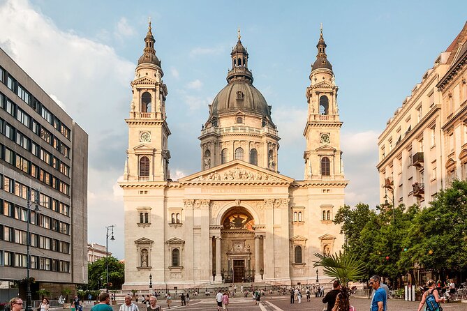 Essential Walking Tour - Meeting Point and What to Expect from the Start