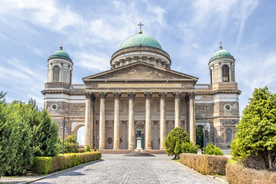 From Budapest: Danube Bend Day Trip in English - Morning travel to Visegrád: the royal residence stones and the Danube valley views