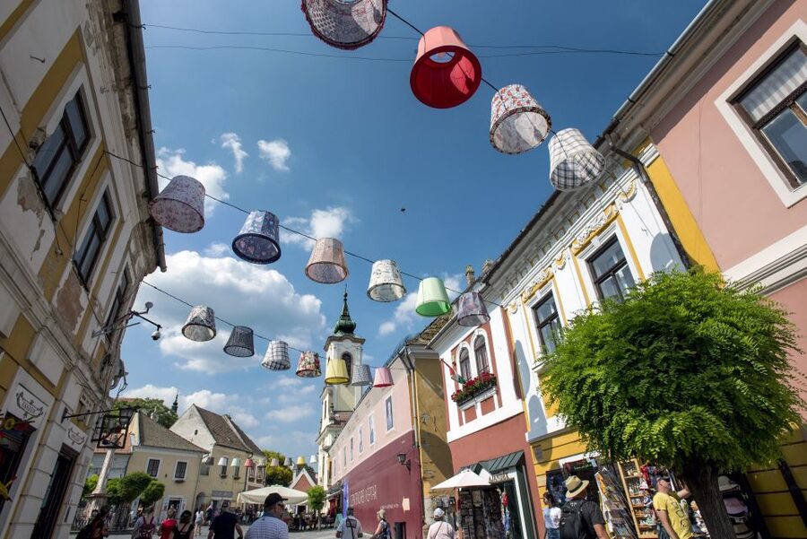 From Budapest: Danube Bend Day Trip in English - Szentendre’s baroque streets: medieval ruins, art town vibes, and a panorama you’ll remember