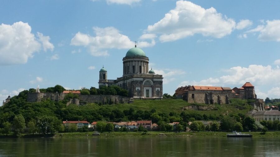 From Budapest: Danube Bend Full-Day Private Tour with Lunch - Transportation, private guide, and why the small details matter