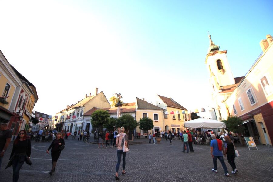 From Budapest: Danube Bend & Szentendre Tour with Lunch - Visegrád: walking on royal stones and catching Danube Valley panoramas