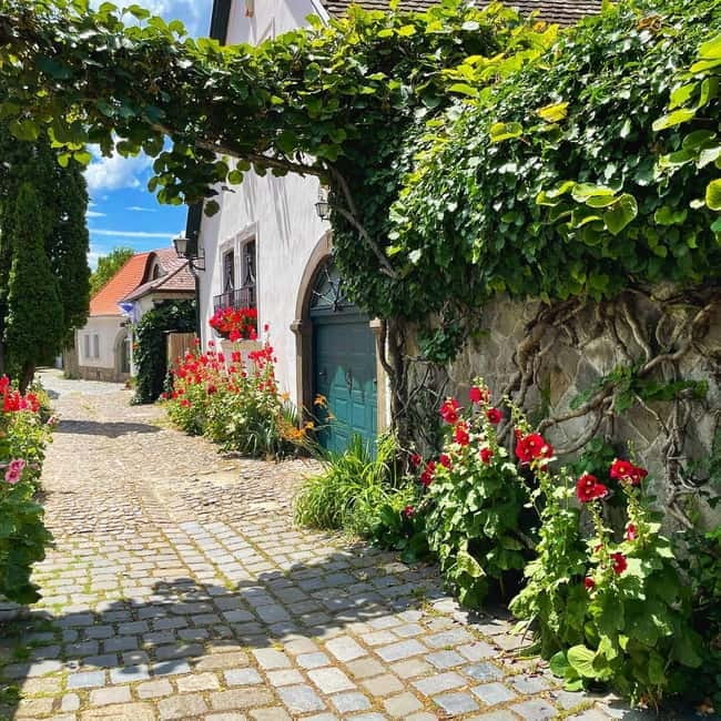 From Budapest: Szentendre Day Trip with Street Food - The 2-hour guided walk: art stops with history that sticks